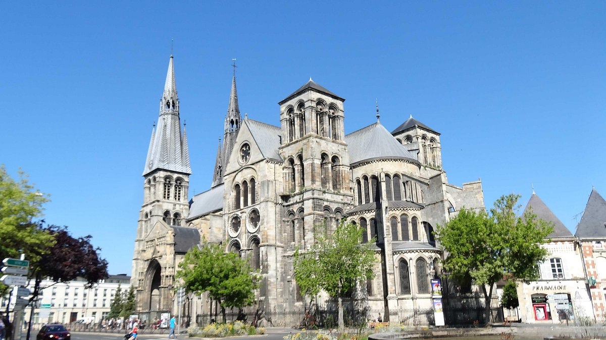 Collegiale Kerk van Notre-Dame-en-Vaux